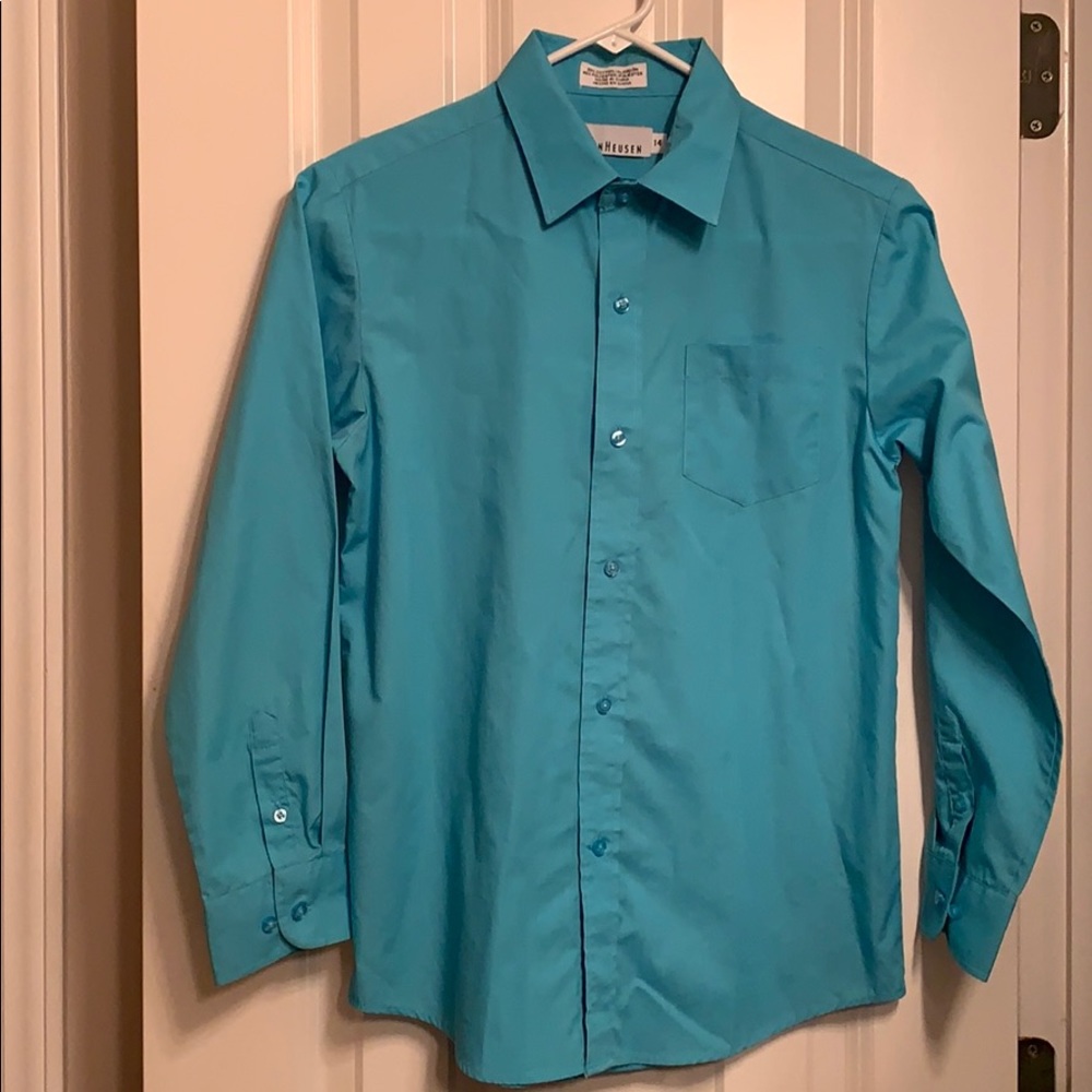 Boy’s Van Heusen button down shirt
